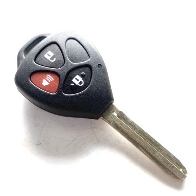 Remote xe Innova 3 nút có mạch remote tự cài trên xe