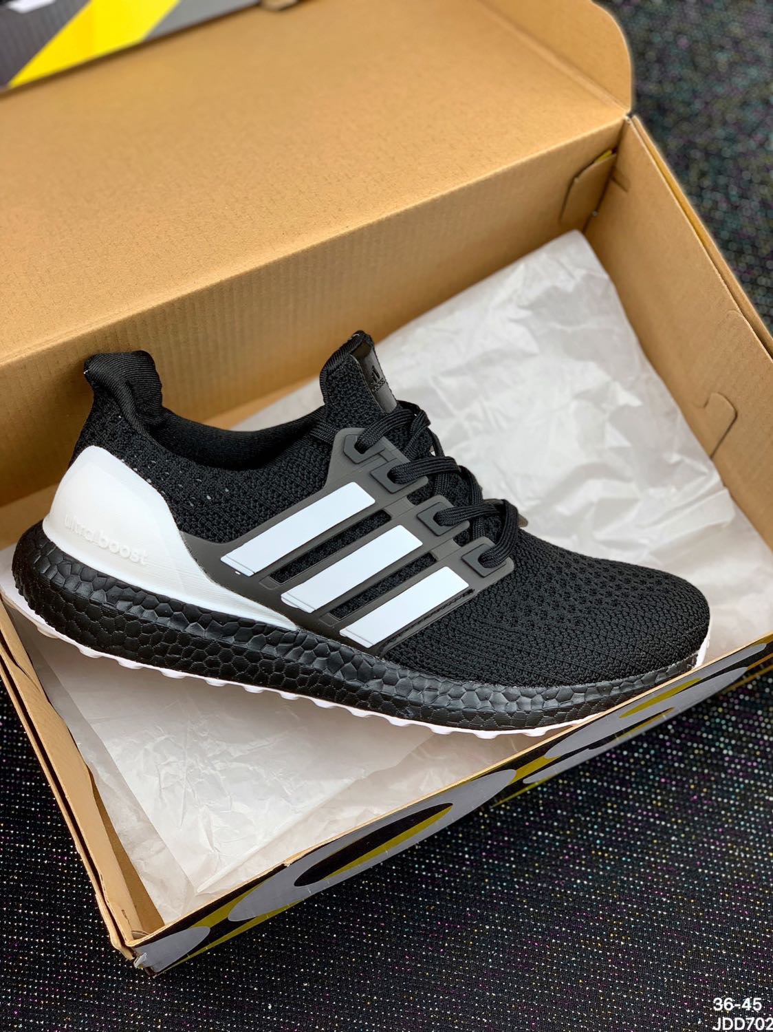 [HCM]GIÀY THỂ THAO ULTRABOOST 4.0 (ĐEN SỌC TRẮNG)