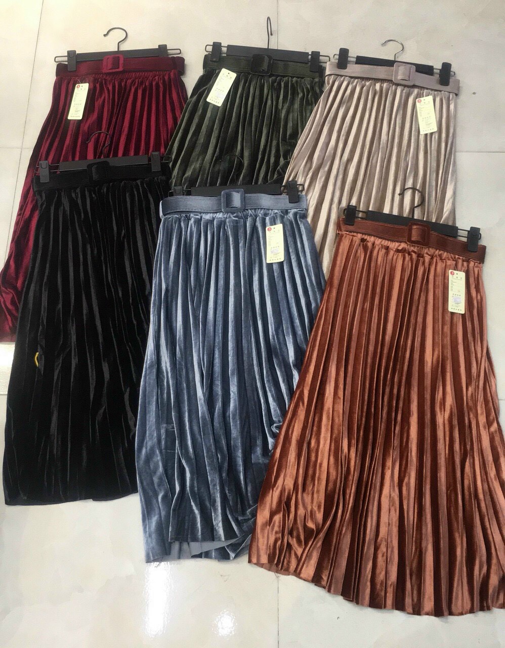 Chân váy xếp ly nhung - dáng midi kèm đai