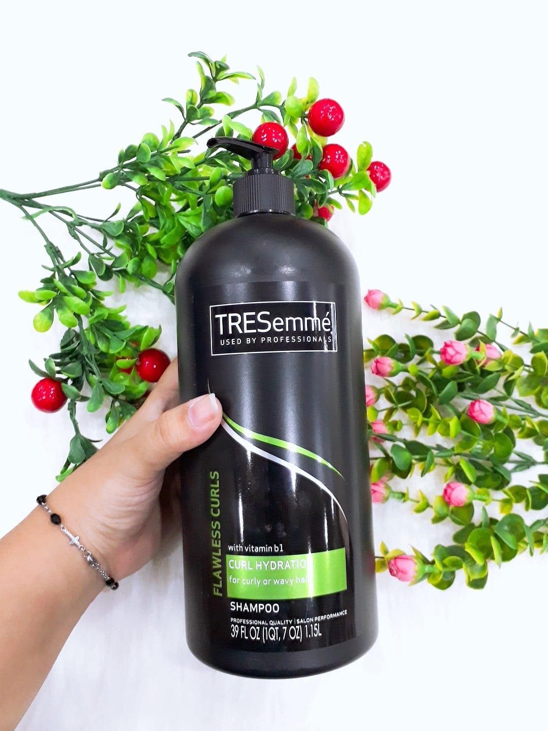 Dầu Gội TRESemmé  Curl Hydration 1.15 L Mỹ Cho Tóc Xoăn & Tóc Uốn