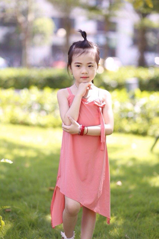 Đầm thiết kế lanh lụa hai dây xinh xắn