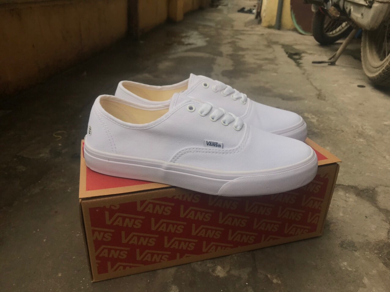 GIÀY VANS CLASSIC TRẮNG (Full box, tag)