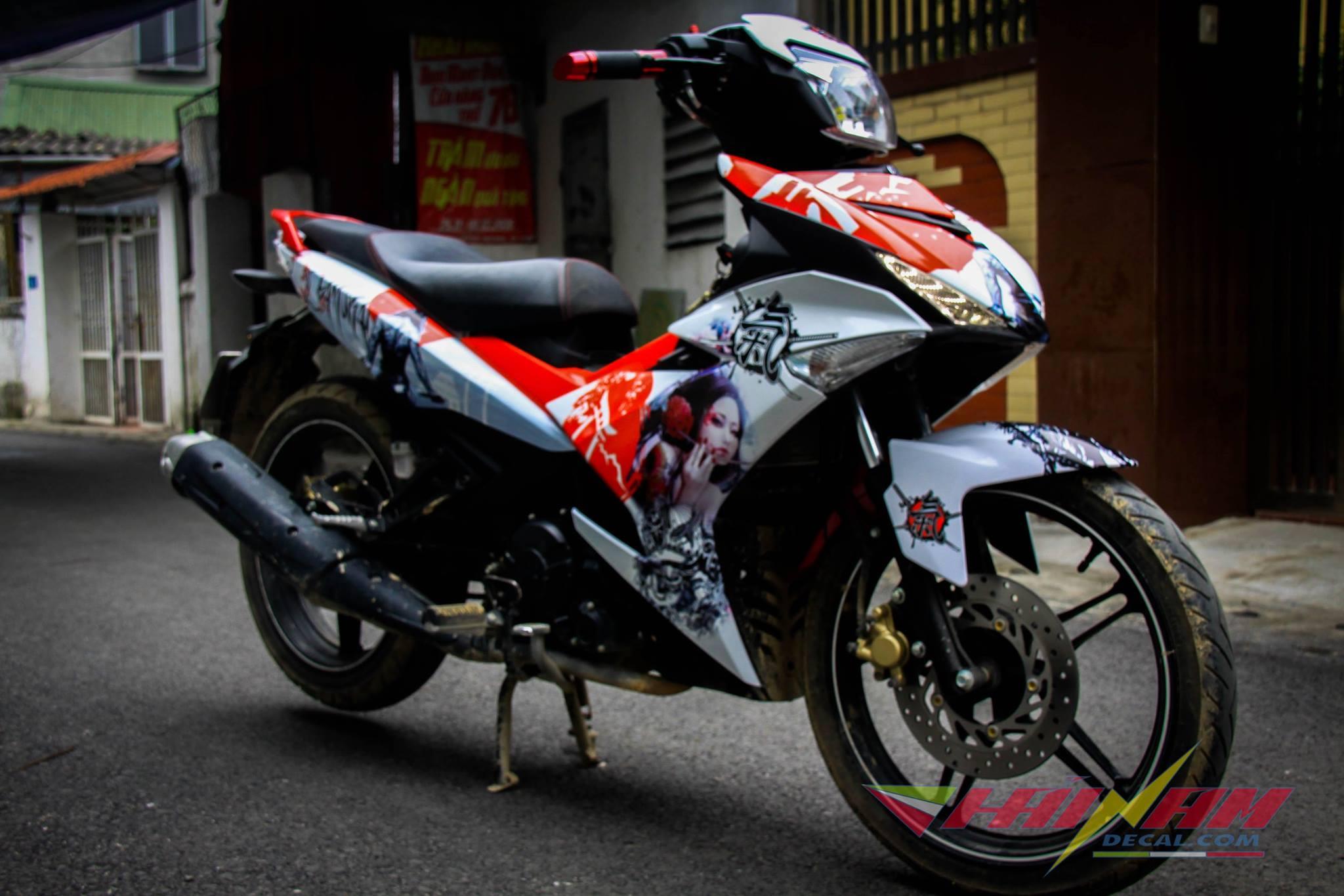 Tem Trùm Exciter 150 Samurai Trắng Đỏ Bóng