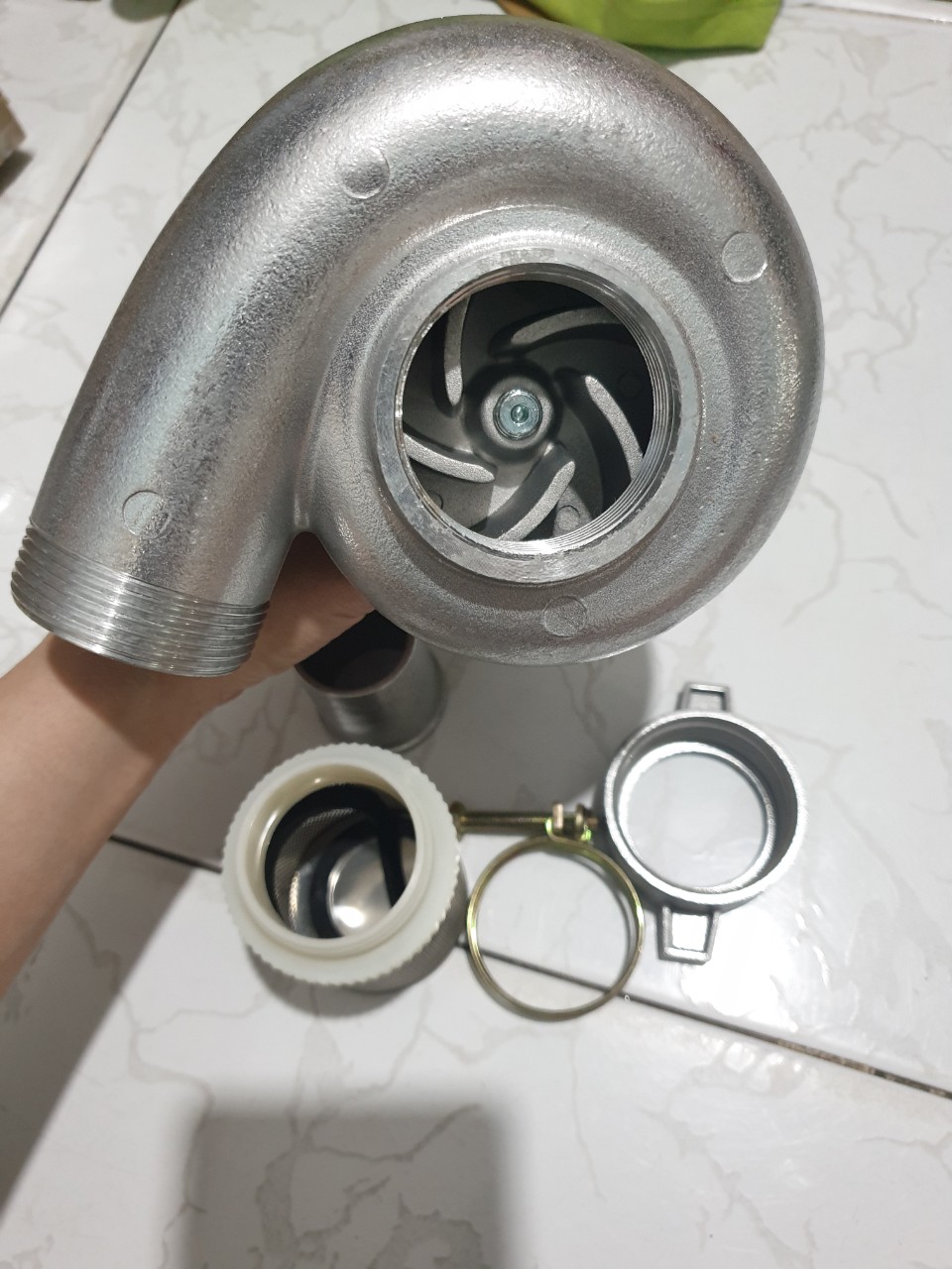 Đầu bơm nước phi 28mm, 9 khía  gắn máy cắt (phát) cỏ.