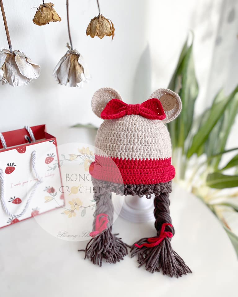 Mũ len tóc bím nơ đỏ mickey (crochet) xinh cho bé gái