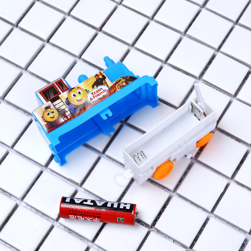 Hộp Đồ Chơi Đường Ray Và Xe Lửa Thomas Chạy Pin