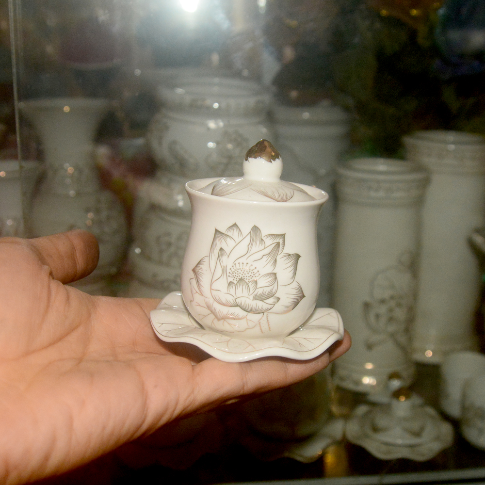 Ly nước thờ cúng bàn thờ hoa sen trắng