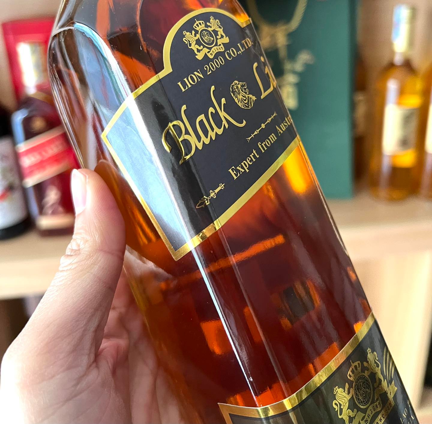 Black Lion 40%, chai vuông 700ml nhập từ Lào - ( chính hãng)