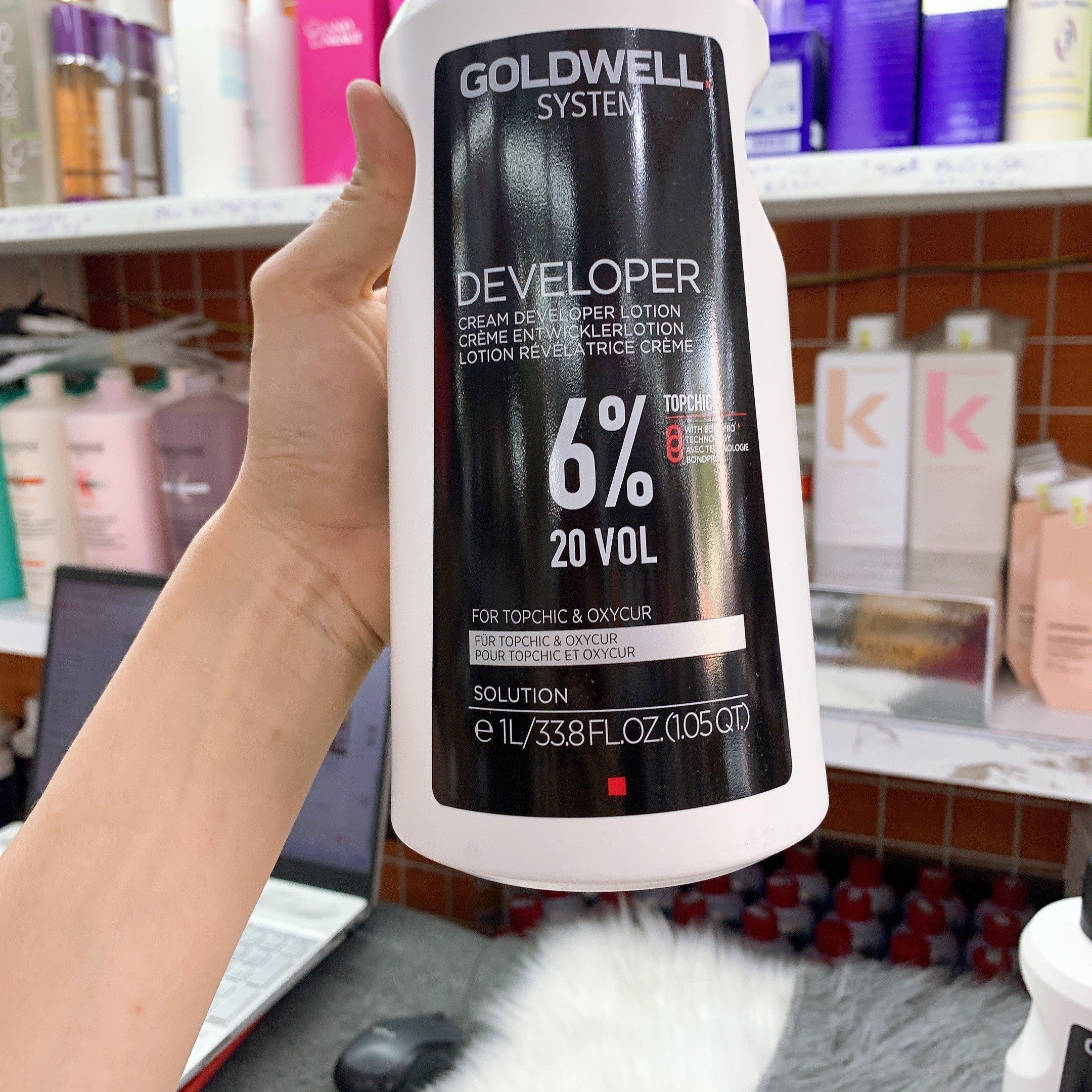 Dung môi pha màu nhuộm. OXY GOLDWELL 1000ML( hàng chính hãng )