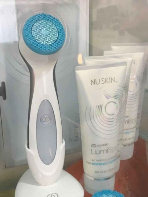 Bộ Máy và sữa rửa mặt lumispa Nuskin