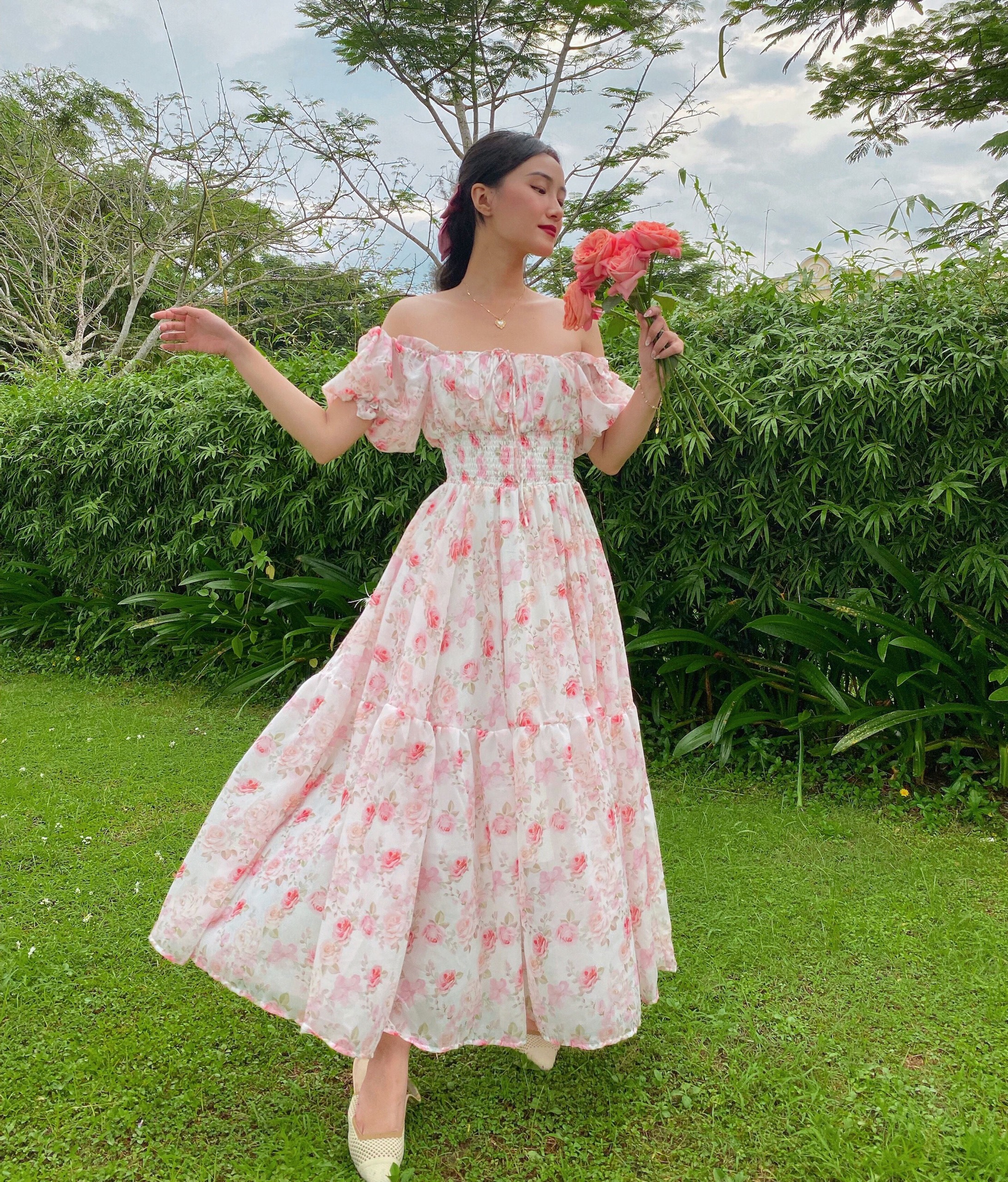 Đầm dài dáng xoè trễ vai nhún eo the country blush joy dress - vải tơ in hoa