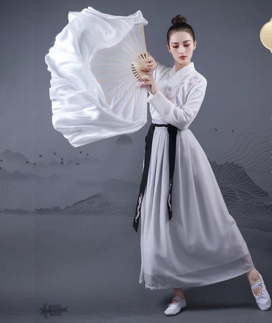 Quạt lụa múa loại ngắn loang màu, mẫu mới