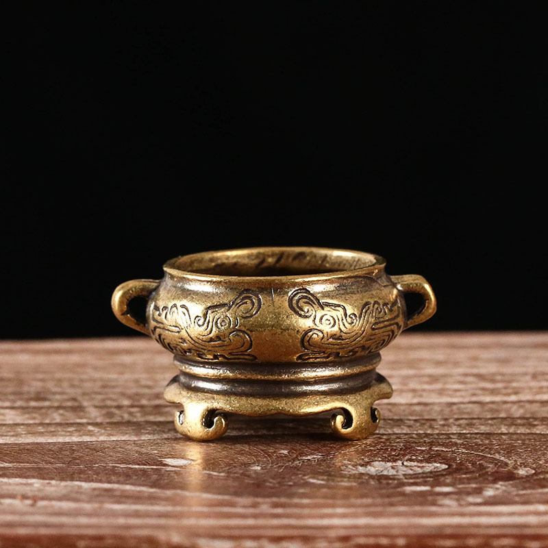 Tượng Nhỏ Bằng Đồng Hình Lư Hương 4 Chân Hoa Sen (Kích Thước: 2 x 3.8cm)