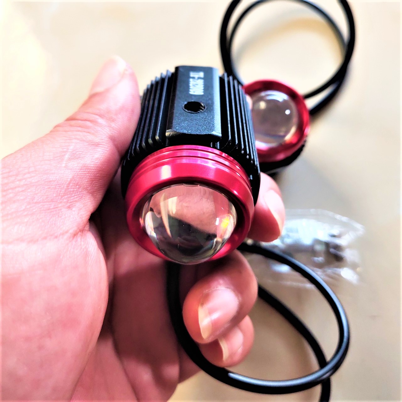 ĐÈN TRỢ SÁNG MINI XE MÁY 2 CHẾ ĐỘ CỐT VÀNG PHA TRẮNG VIỀN ĐỎ  SIÊU SÁNG