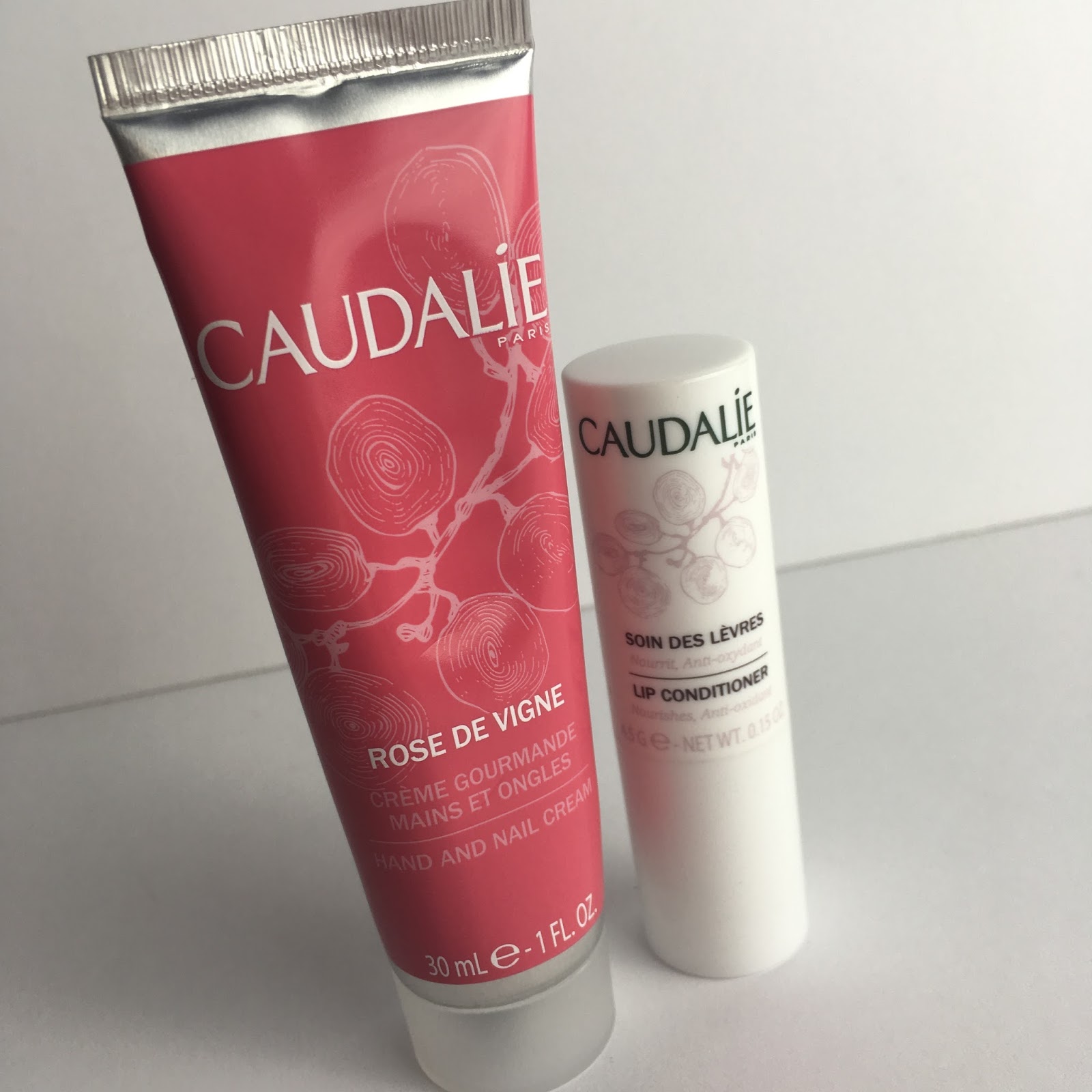 (Chuẩn Pháp-mẫu mới) Set kem dưỡng da tay và móng + son dưỡng Caudalie