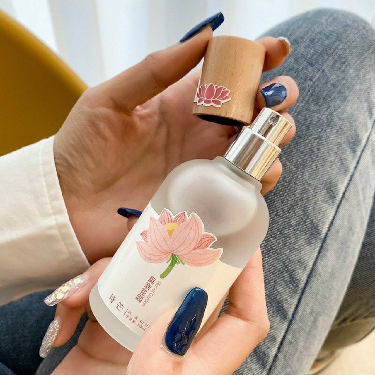 Nước Hoa Body Mist Shimang 50ml - Mẫu Mới Nắp Gỗ Thân Thủy Tinh