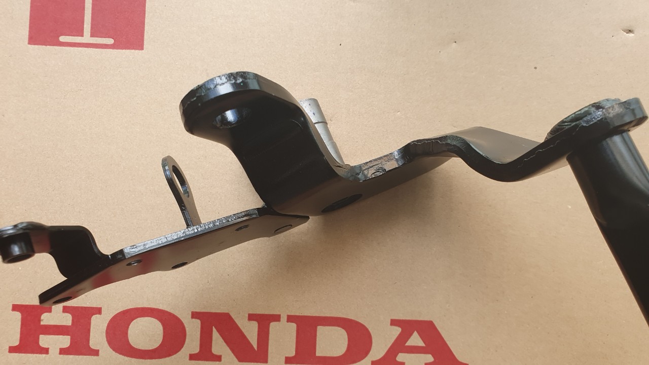 [HCM]BÁT SẮT GÁC CHÂN PHẢI HONDA WINNER V1