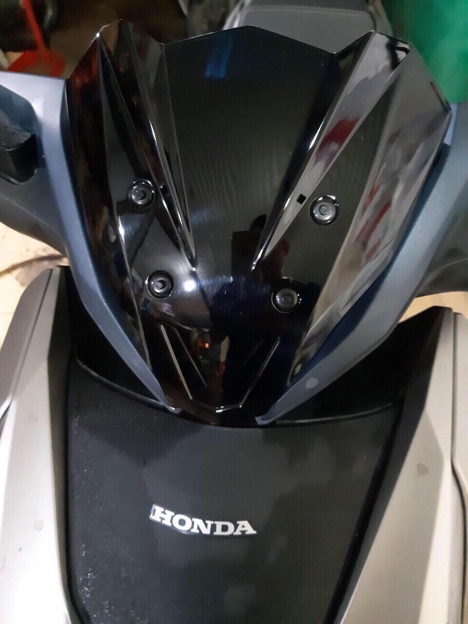 MÃO WINNER X NHỰA PC ĐEN TRONG BẮT ÓC