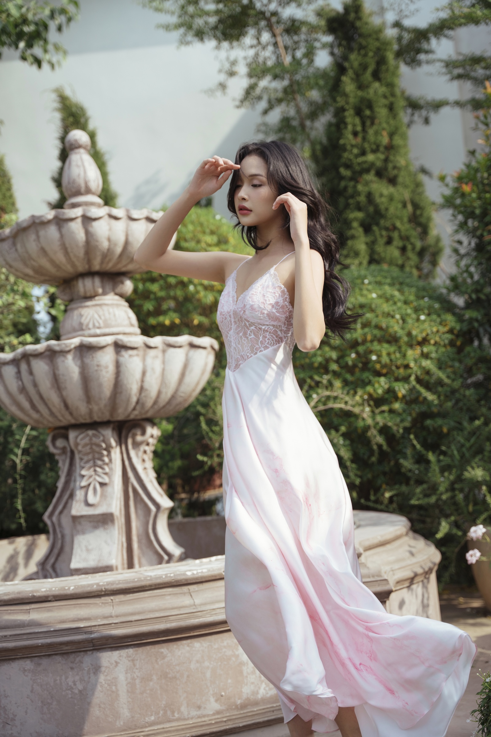 Đầm Lụa Dài Phối Ren Thân In Loang Hồng Cao Cấp Cho Nữ