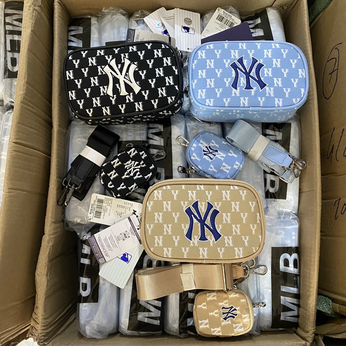 Túi đeo chéo nữ MLB dáng vuông size 23cm HC
