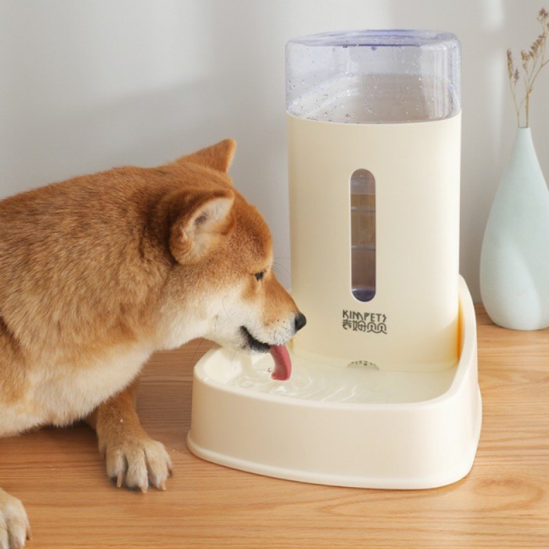 Bình nước uống tự động cho chó mèo 3.8l nước, được làm từ chất liệu nhựa cao cấp, không độc hại, bền và tốt cho sức khỏe của thú cưng