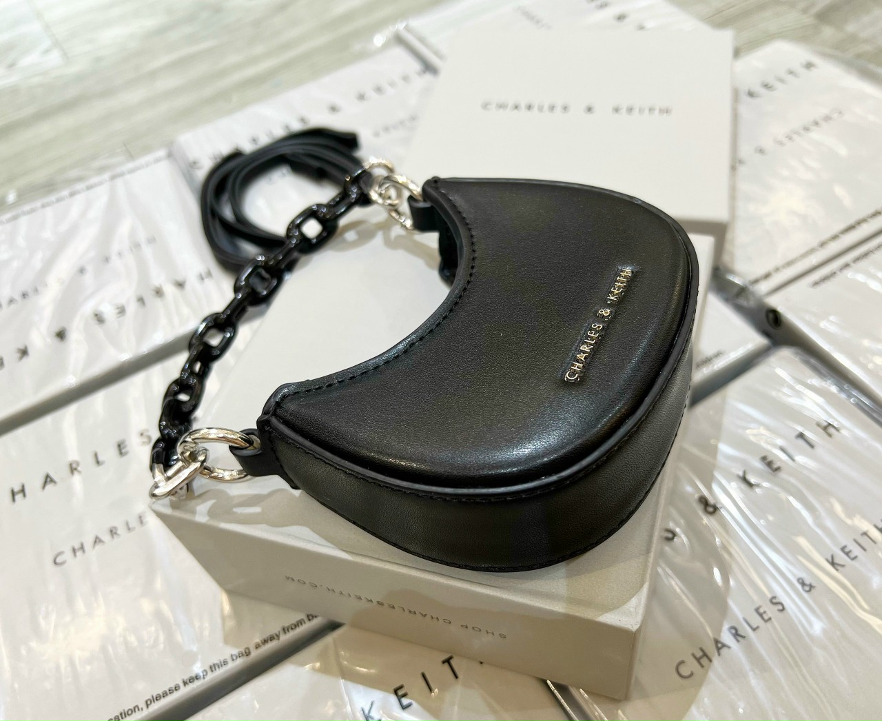 túi đeo chéo nữ Ck6-80701222 full box