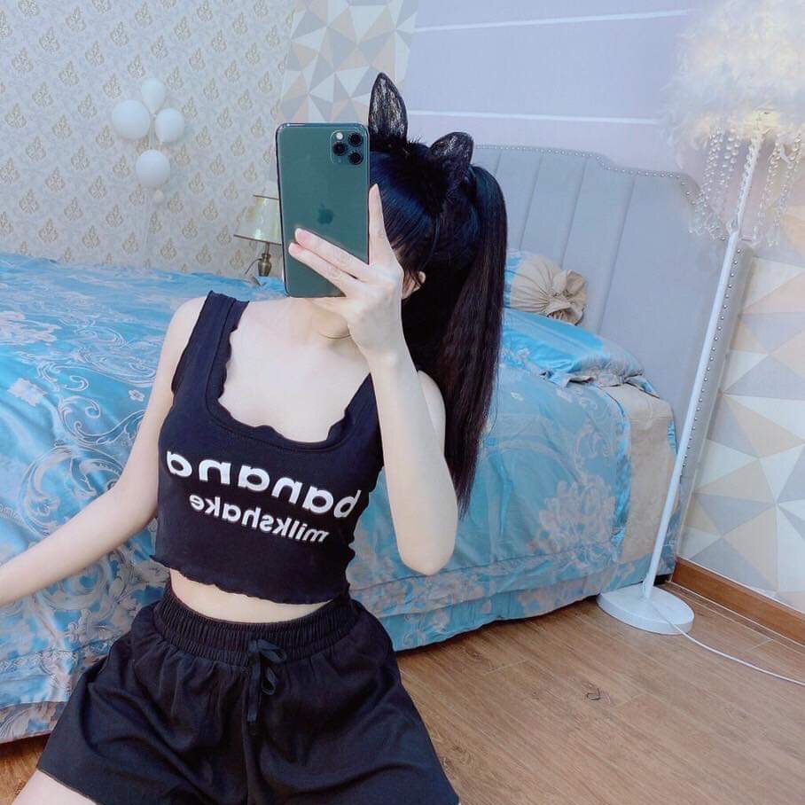 Áo thun cổ vuông sát nách in chữ crop top 40k