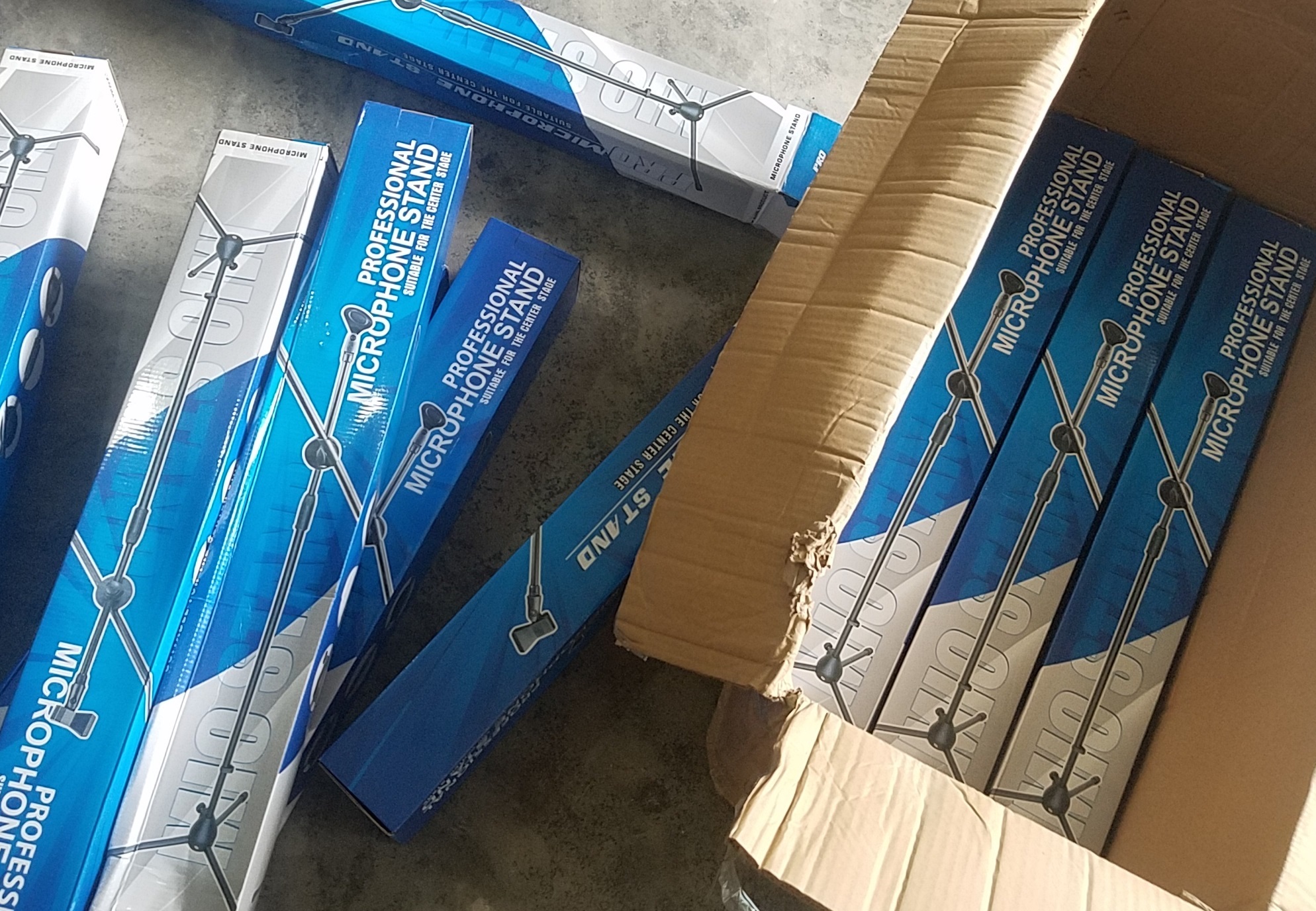 Chân đế micro đứng kèm kẹp điện thoại