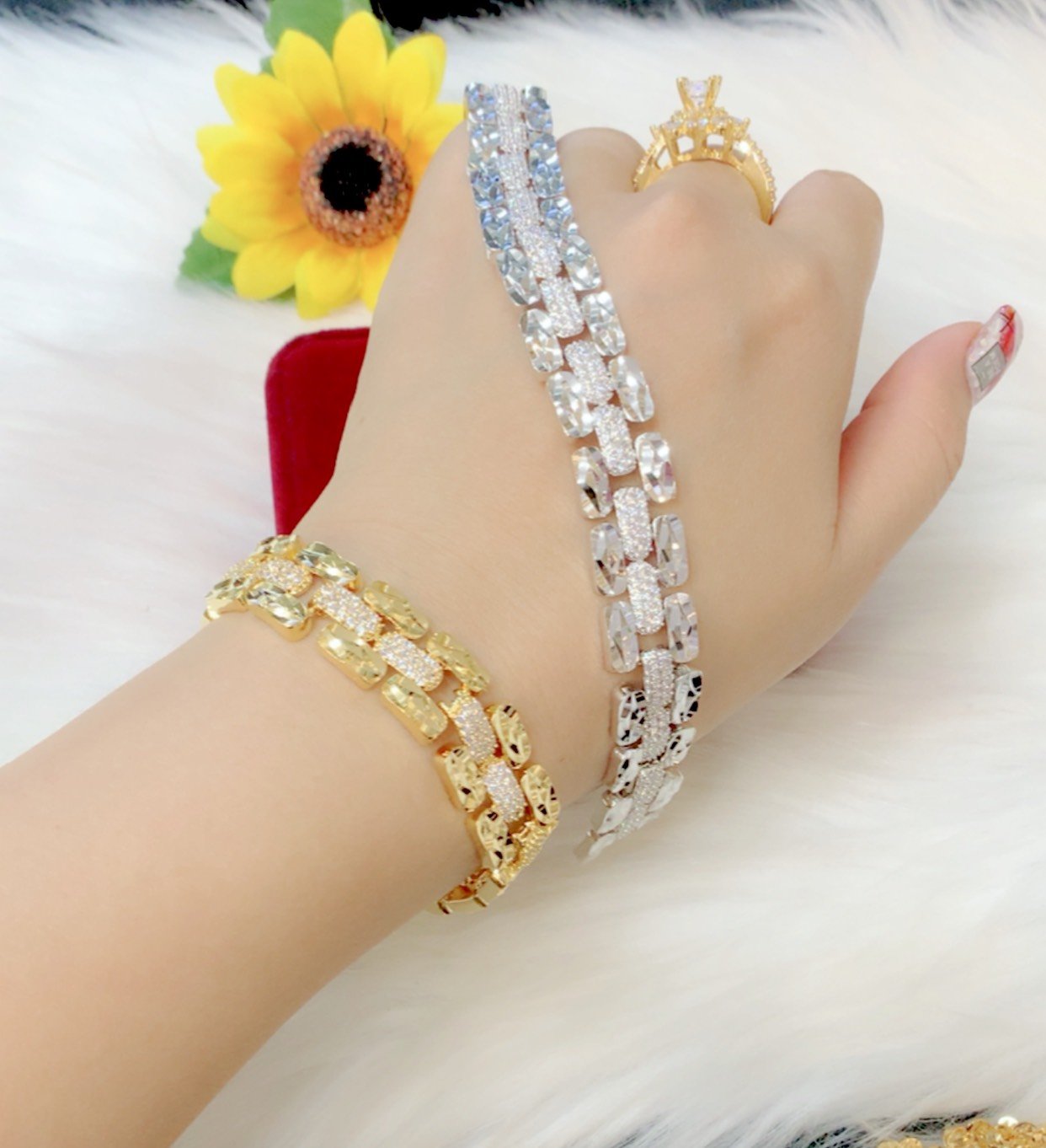 Lắc tay nữ mạ vàng 18k, 24k và bạch kim mắc xích xương cá 3 tầng đính đá cổ điển 59-6102021 - Lắc tay nữ, Lắc tay đẹp - Phong cách dễ thương