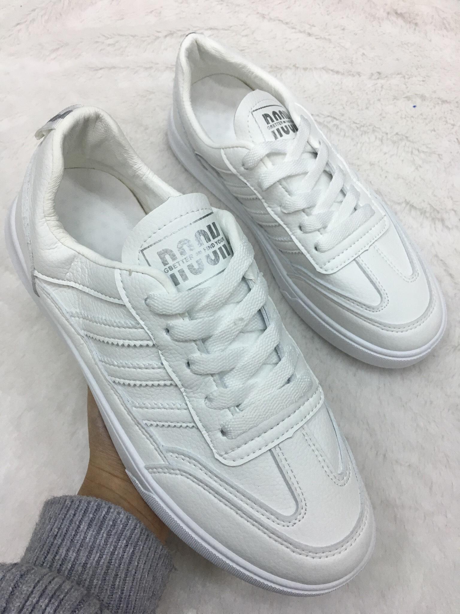 Giày thể thao cột dây unisex
