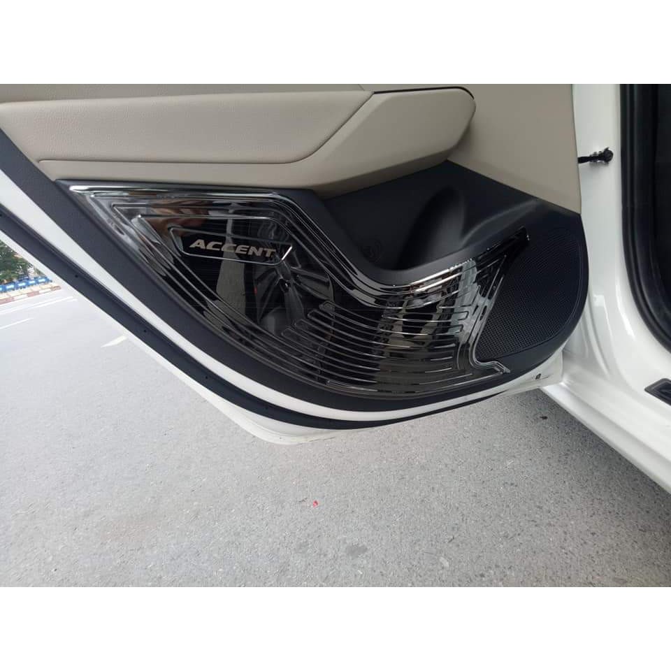 Ốp chống xước cánh cửa Hyundai Accent, Ốp tapli cửa Hyundai Accent 2018 -2021vân titan cao cấp