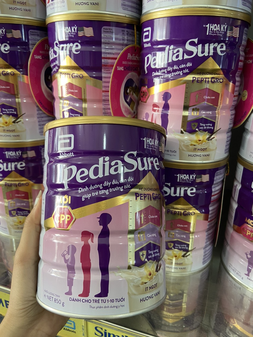 Tặng quà ngẫu nhiên - Bộ 2 lon sữa bột Pediasure 850g hương Vani - HSD mới