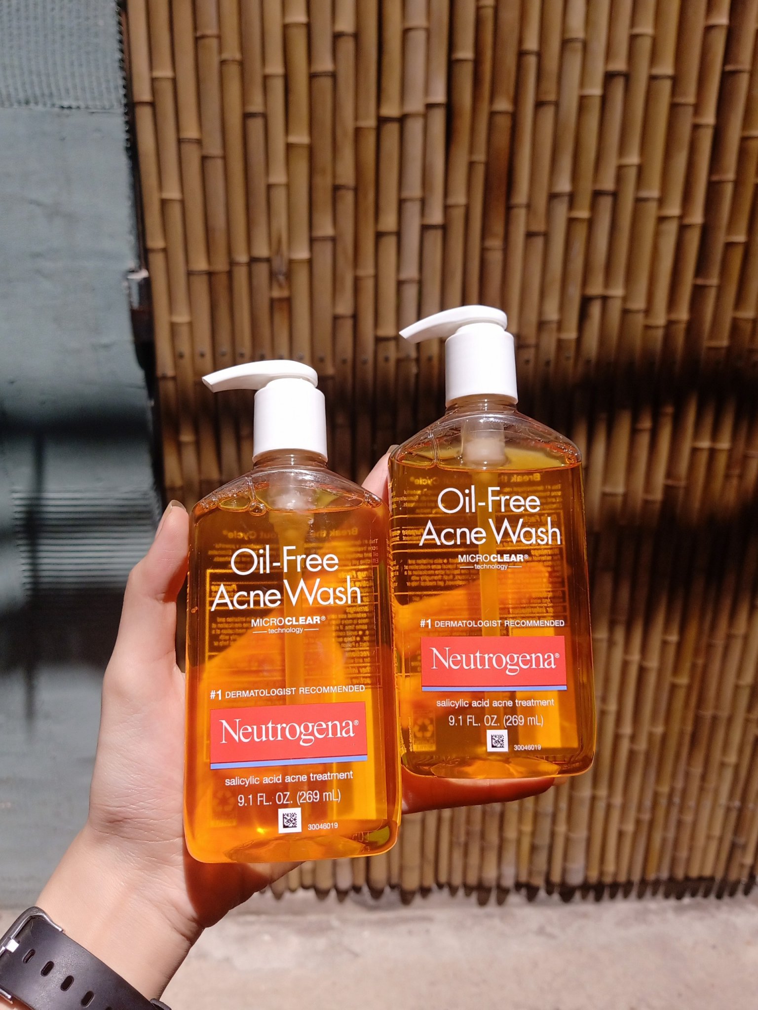 Sữa Rửa Mặt Dạng Gel Trị Mụn Neutrogena Oil-Free Acne Wash