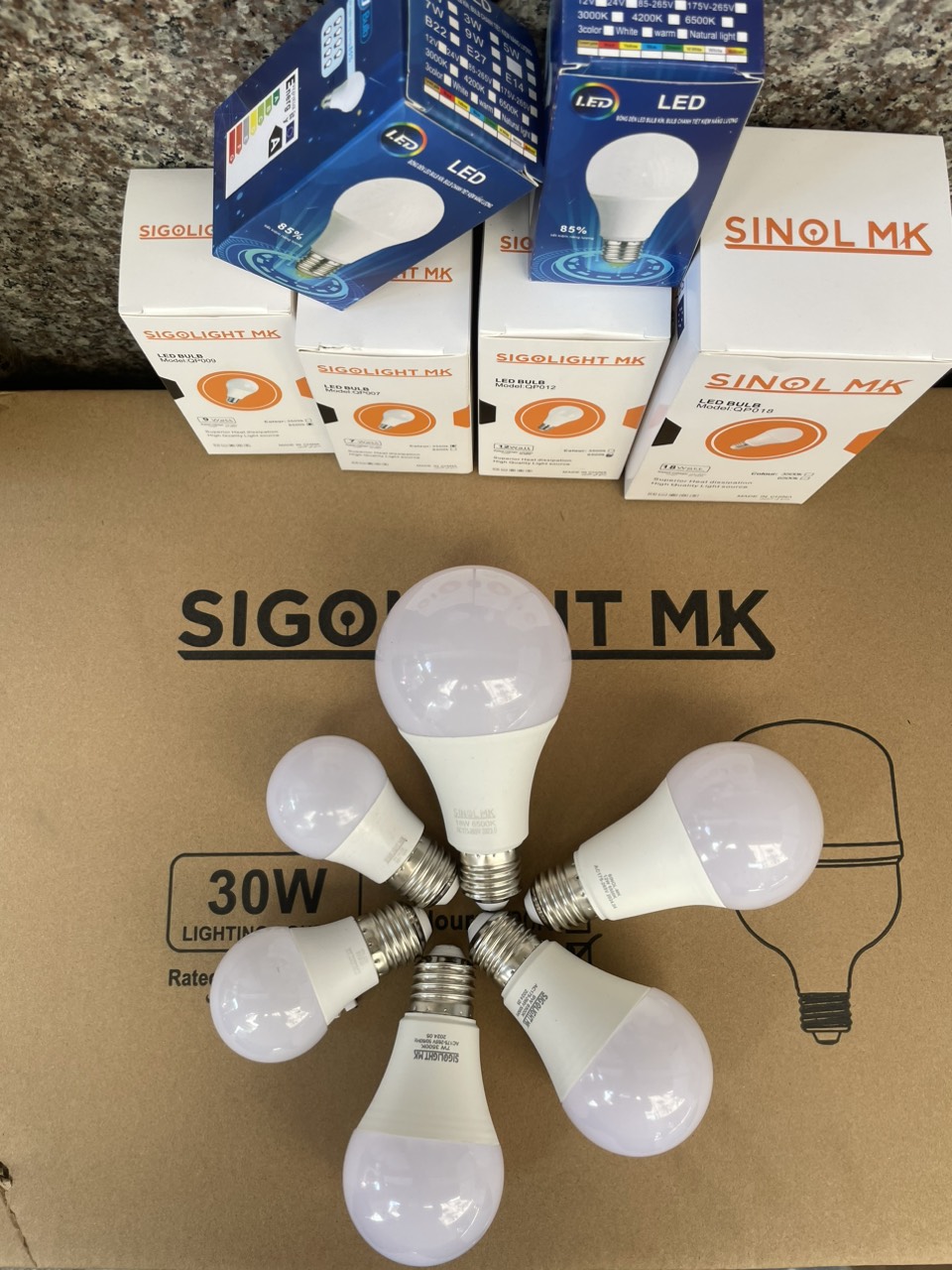 Bóng đèn led bulb tròn kín nước 9w,ánh sáng trắng / vàng