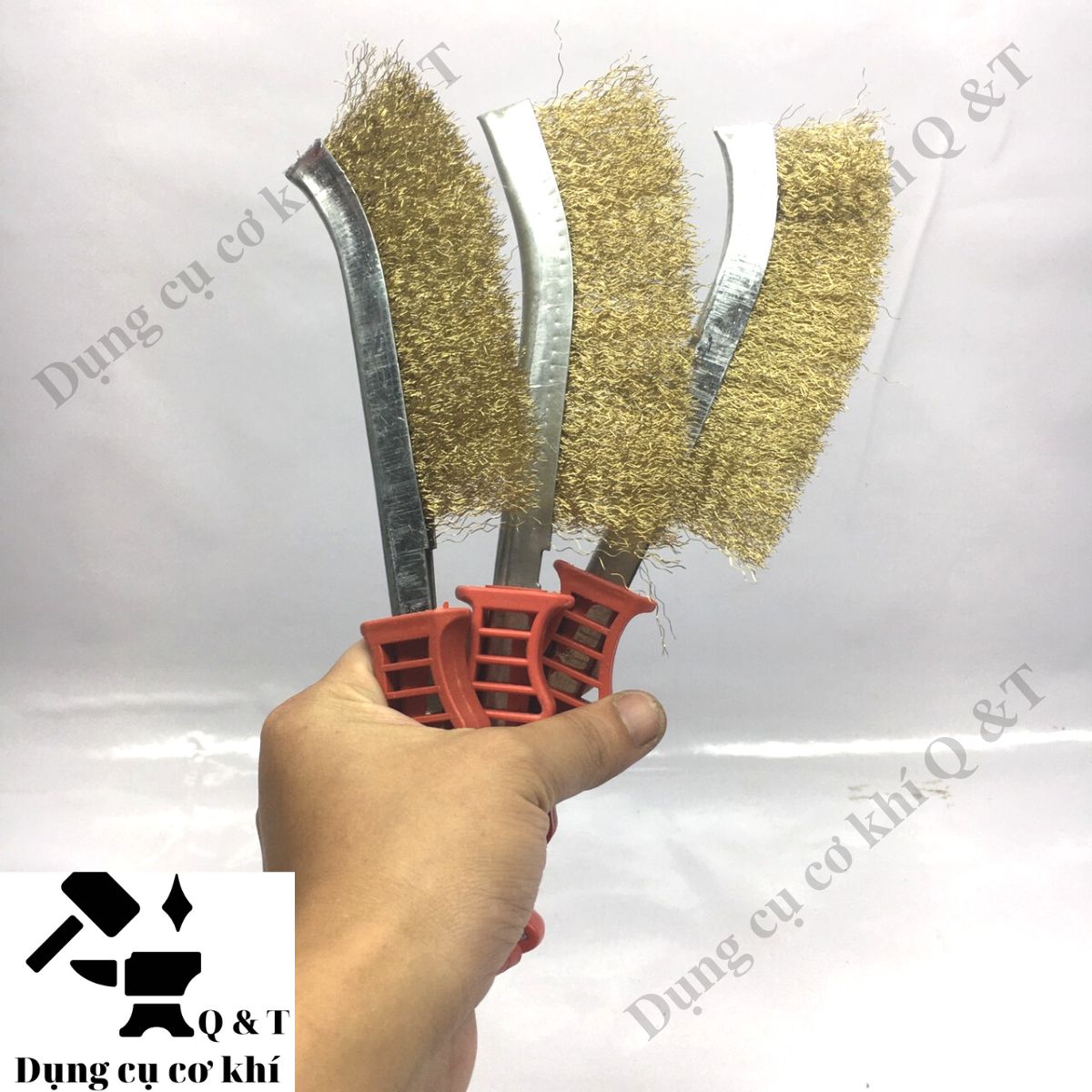 Chổi đánh rỉ cán đỏ cước đồng cầm tay đỏ