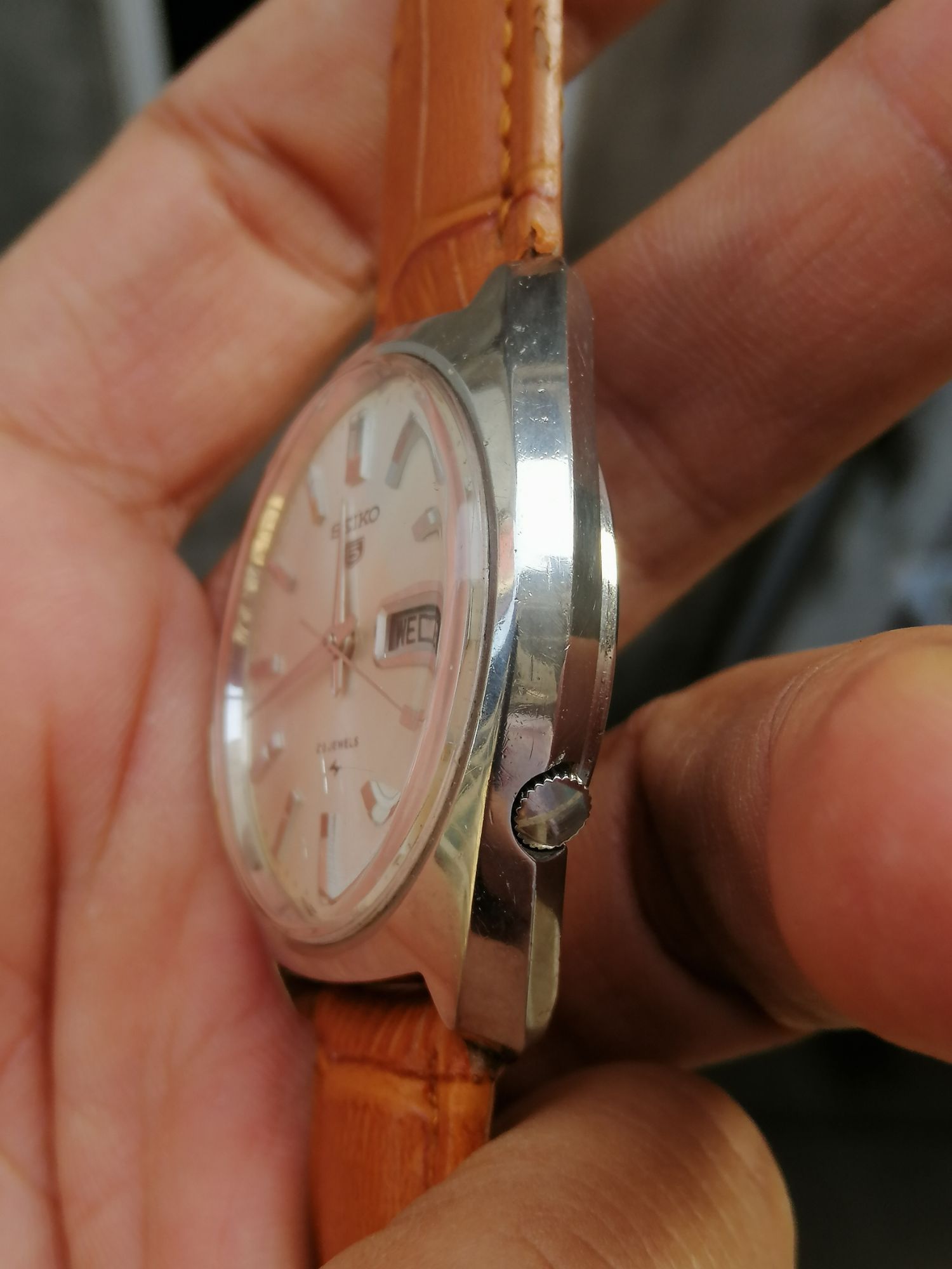 Đồng hồ cơ Automatic hiệu SEIKO 5 của Nhật
