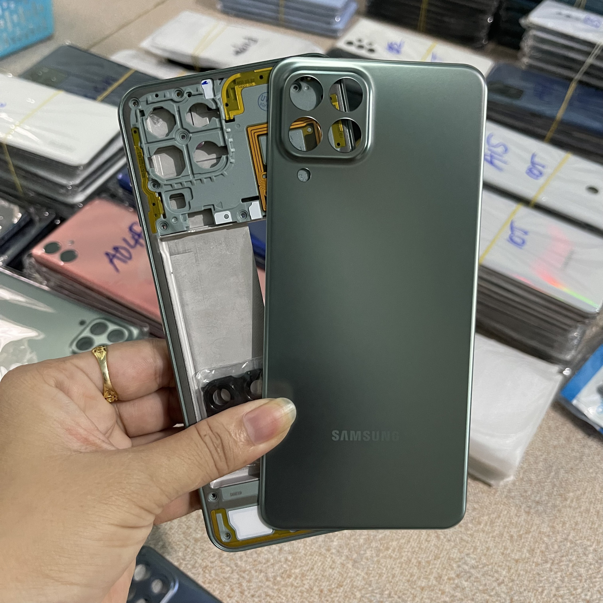 bộ vỏ samsung m33 zin có kính cam
