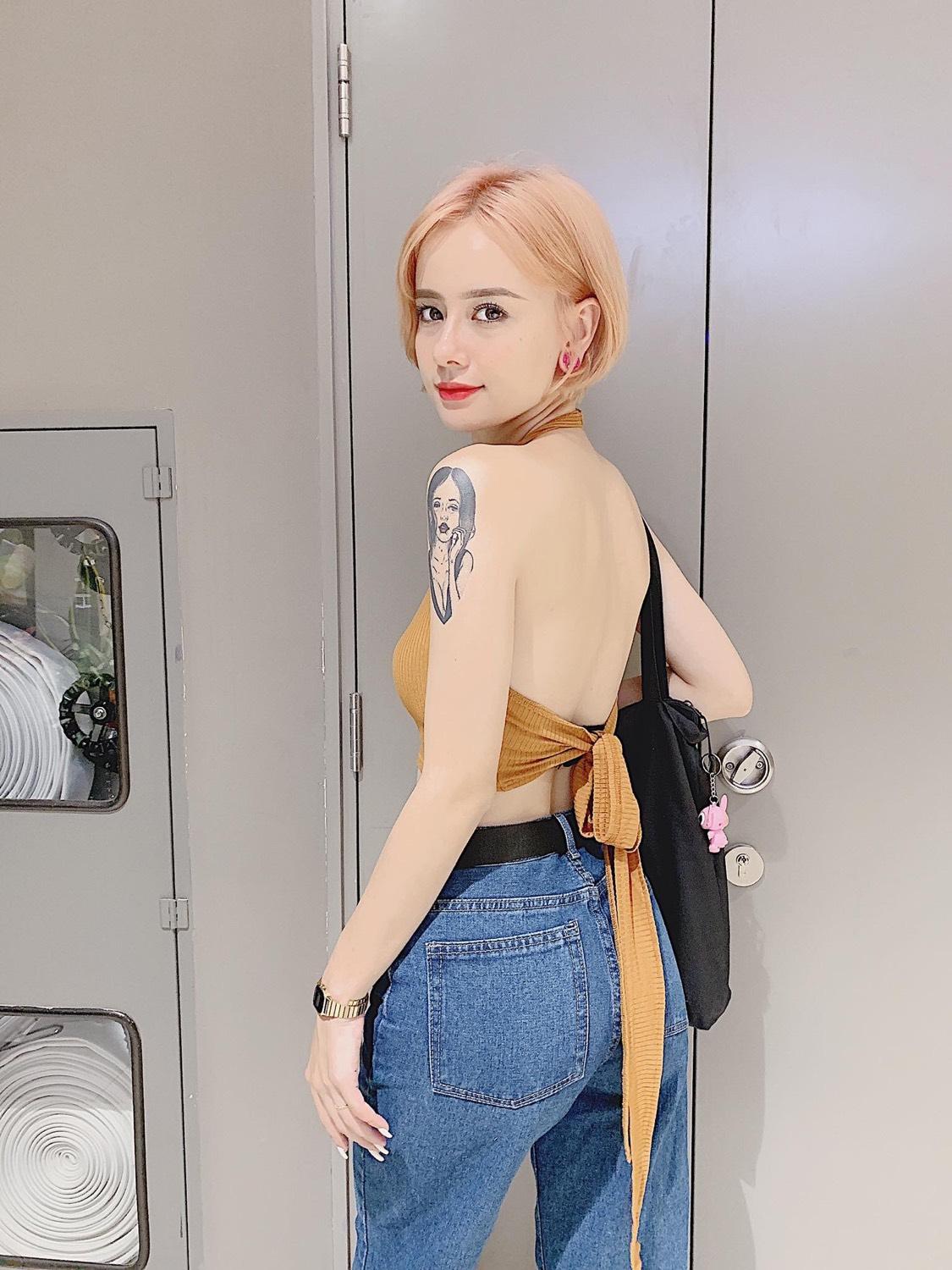 Áo croptop cột eo