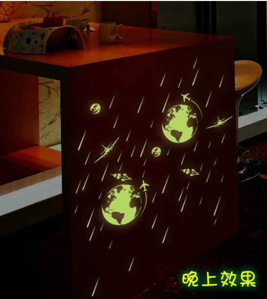 Decal trang trí Trái Đất Vũ Trụ - Dạ Quang