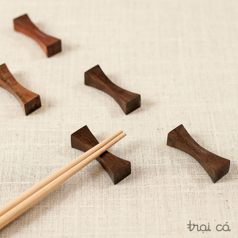 Gác đũa gỗ nơ (4cm) gỗ trắc / gỗ beech