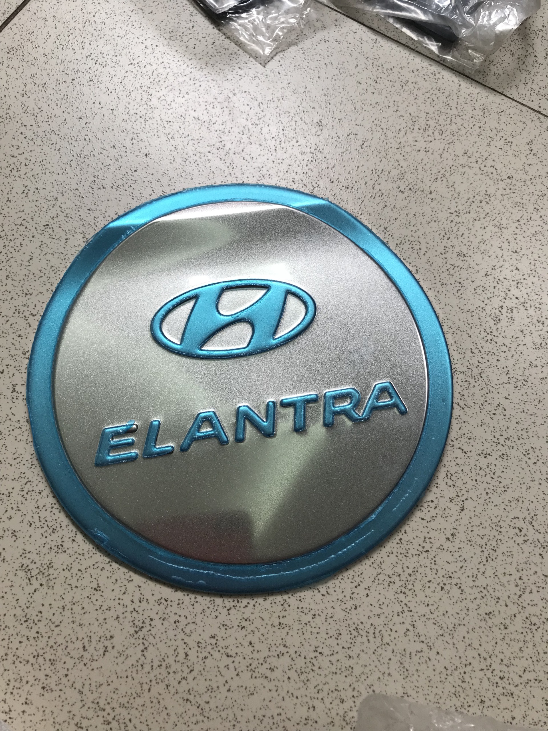 Ốp nắp bình xăng inox xe hyundai elantra 2017-2020