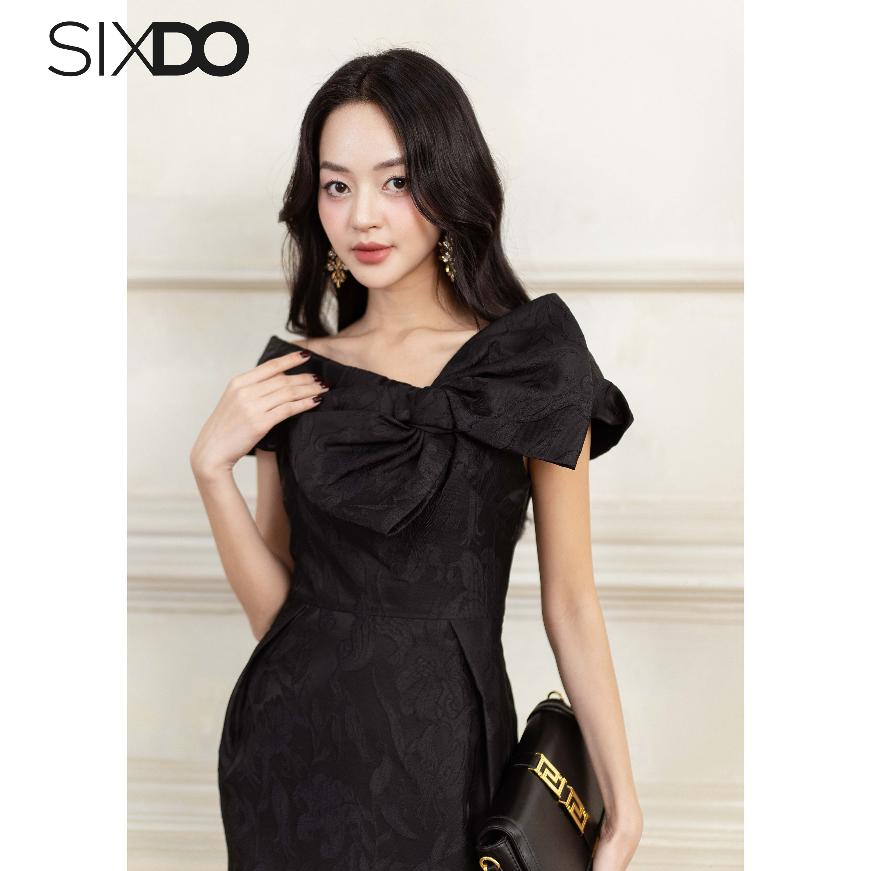 Đầm gấm trễ vai phối nơ SIXDO (Black Off-shoulder Midi Brocade Dress)