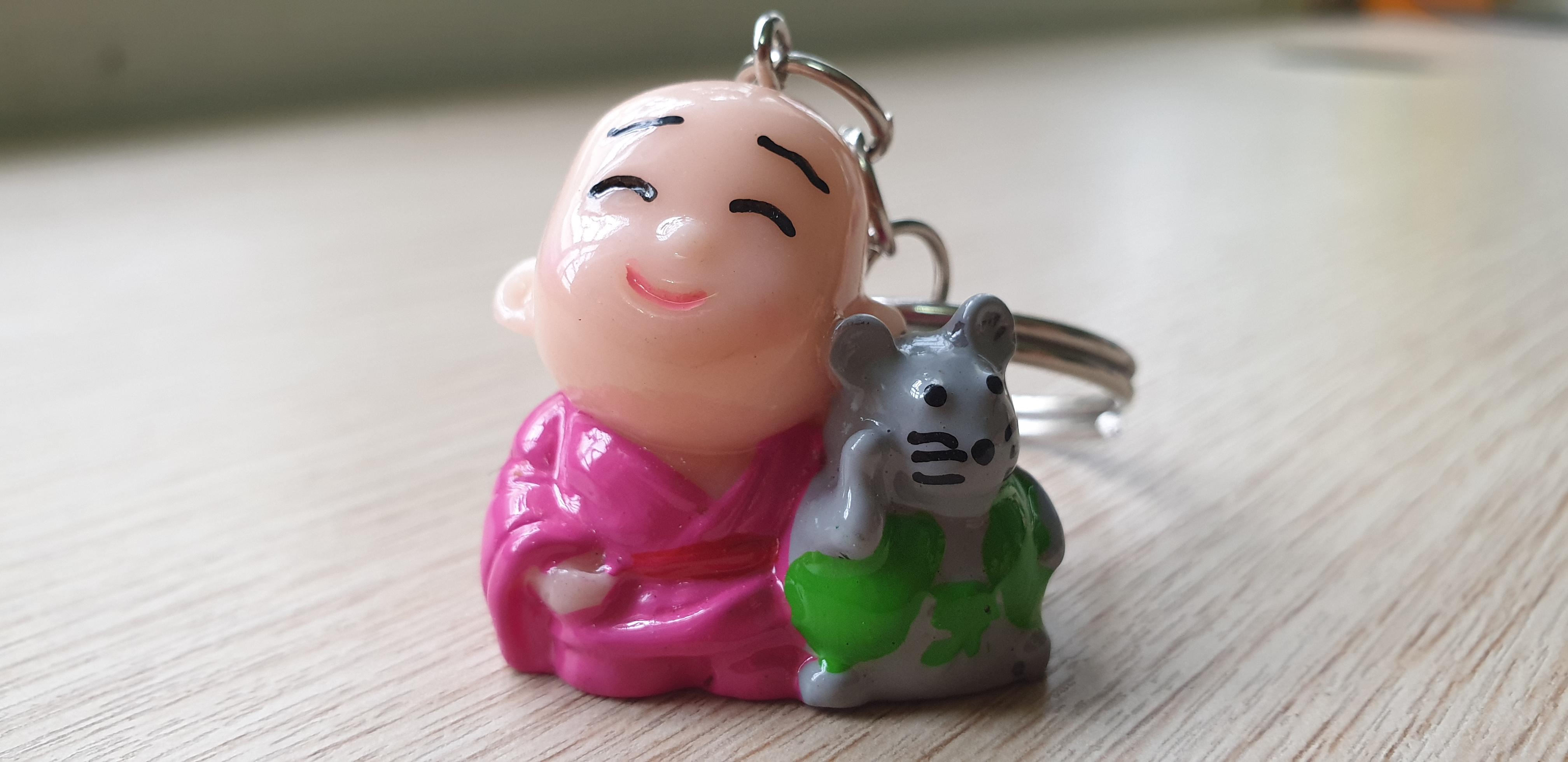 Móc Khóa Chú Tiểu Ôm Động Vật Dễ Thương (Giao mẫu ngẫu nhiên)