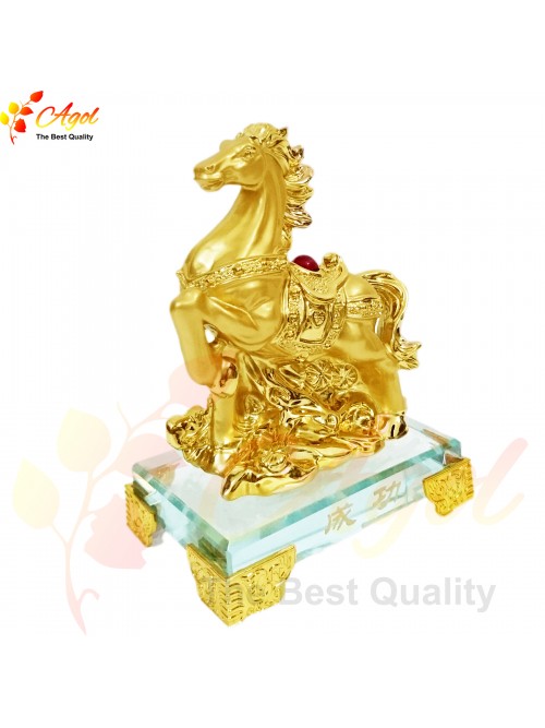 Tượng Ngựa Vàng Đế Thủy Tinh