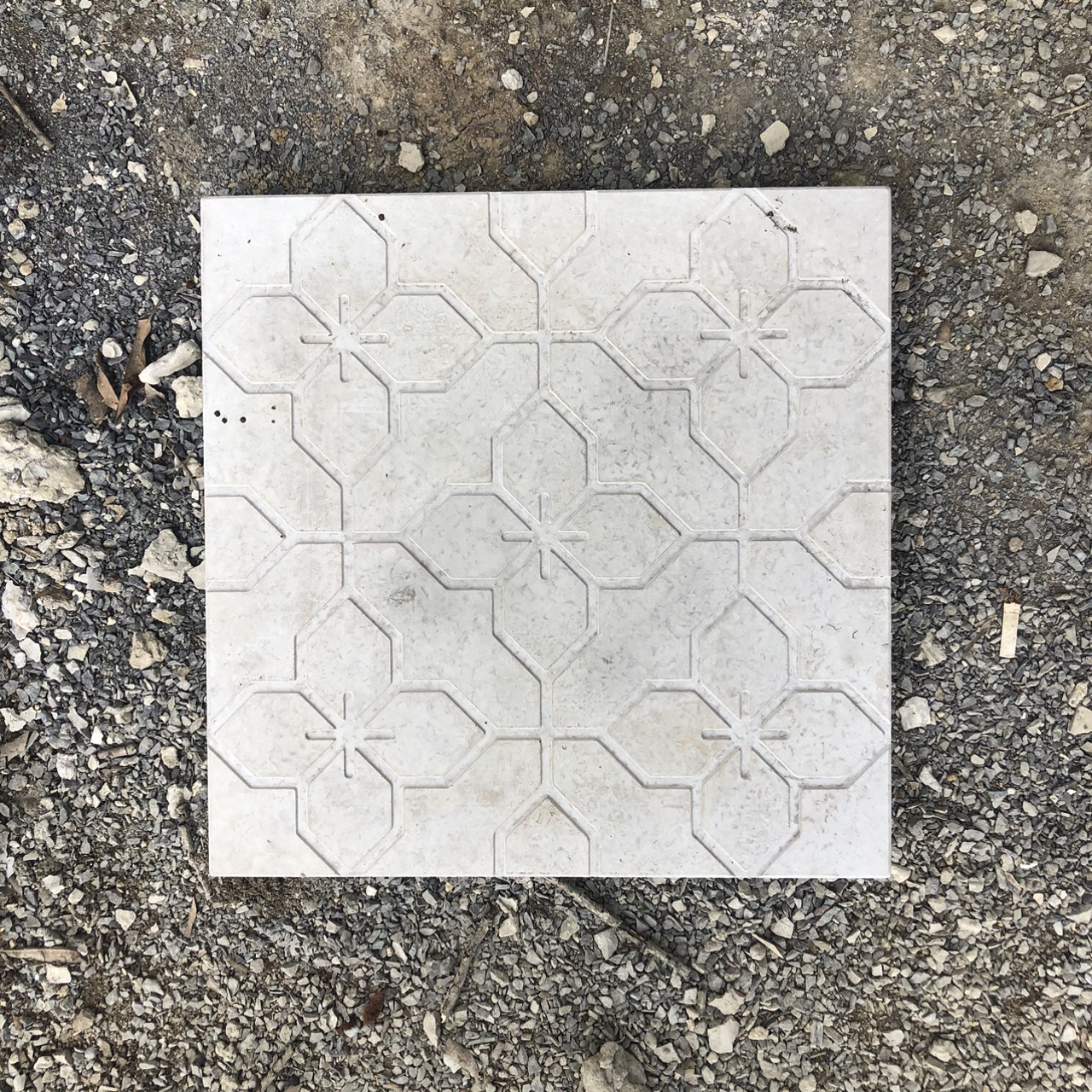 Khuôn lát gạch sân vườn 40x40 cm