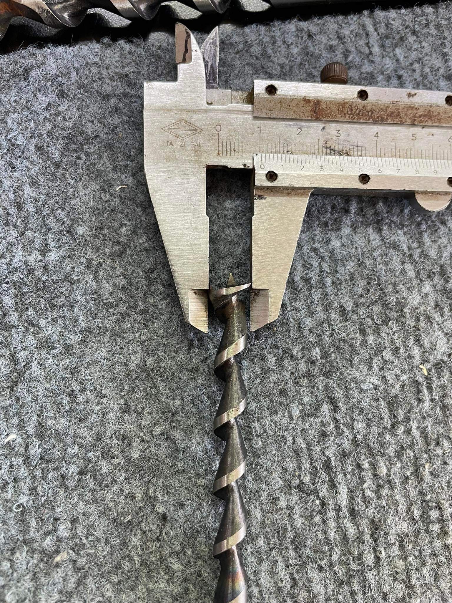 Ruột mũi đục mộng vuông