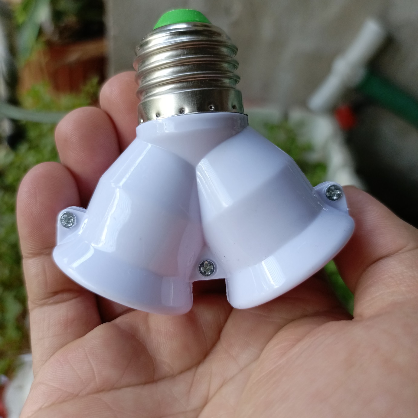 Đui Đèn Tròn E27 Chia 1 Ra 2