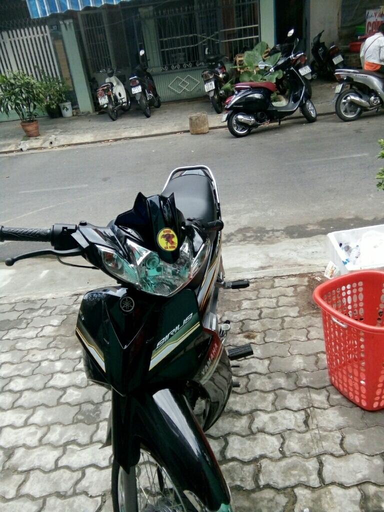 Ốp đầu đèn cho xe Sirius và Exciter 135 màu đen bóng