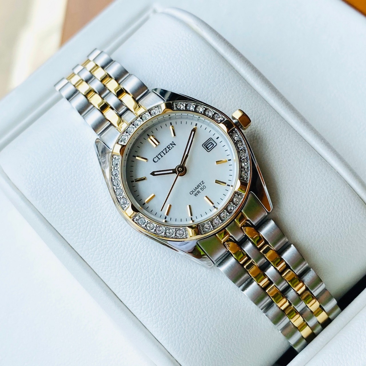 Đồng hồ Nữ Citizen EU6064-54D Demi vàng,Mặt trắng xà cừ,Lịch ngày-Máy Pin Quartz-Dây kim loại thép không gỉ cao cấp-Size 27mm