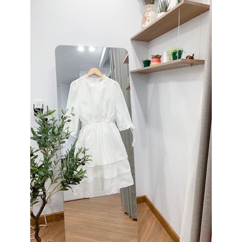 Váy trắng xòe xếp tầng siêu xinh